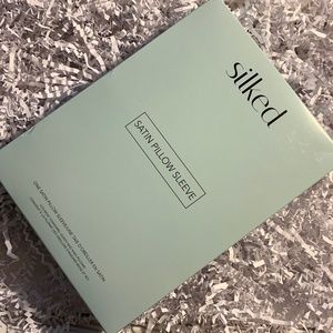 Silked - Satin Pillow Sleeve in Gray